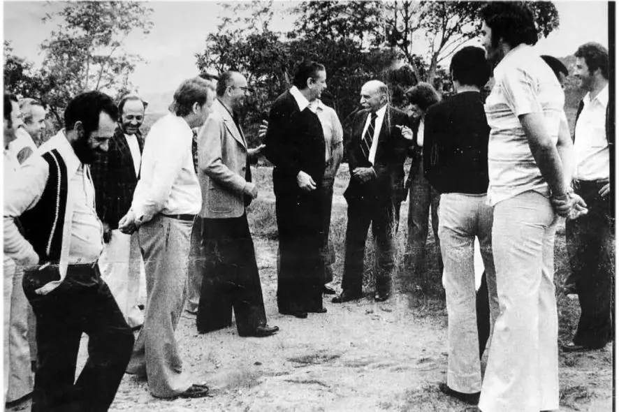 Há 47 anos, em 13 de outubro de 1977, foi assinado o convênio para a elaboração do Plano Diretor de Turismo de Chapada dos Guimarães, um projeto visionário desenvolvido pelo renomado arquiteto Lúcio Costa, autor do Plano Piloto de Brasília. O documento, e